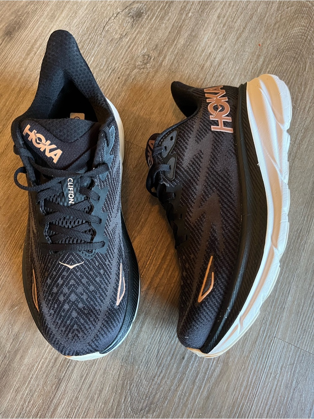 HOKA Clifton 9 Running Shoes Women's Size 9 Black / Rose Gold